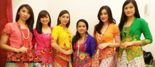 The enchantment of Chinese Kebaya Signatures by Vielga Wennida